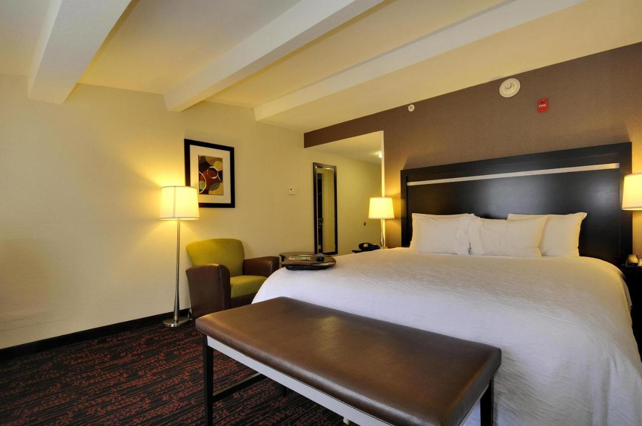 Hampton Inn Jericho - Westbury 외부 사진