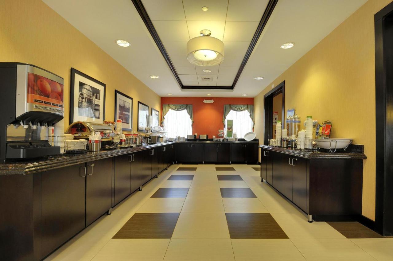 Hampton Inn Jericho - Westbury 외부 사진