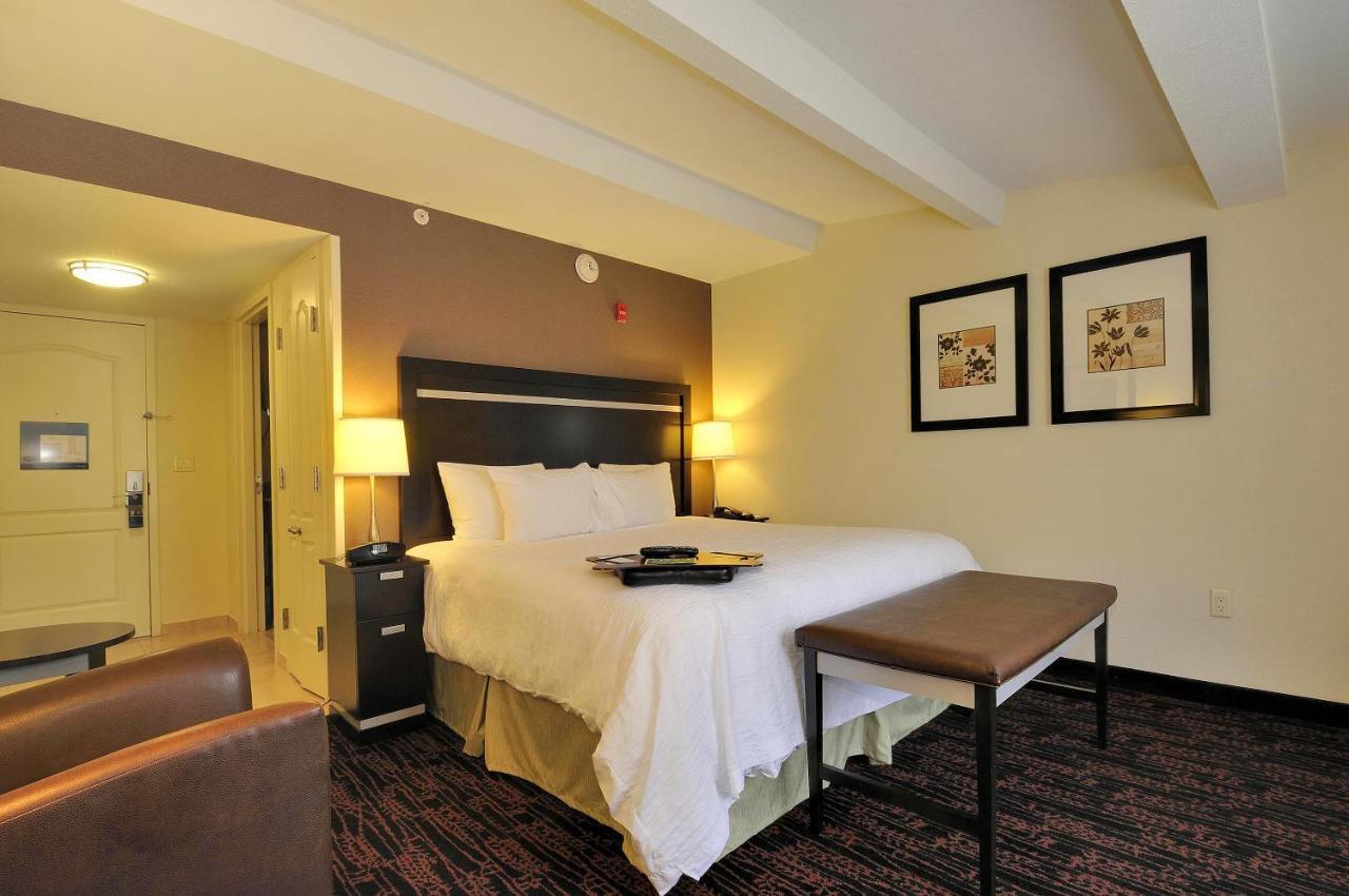 Hampton Inn Jericho - Westbury 외부 사진