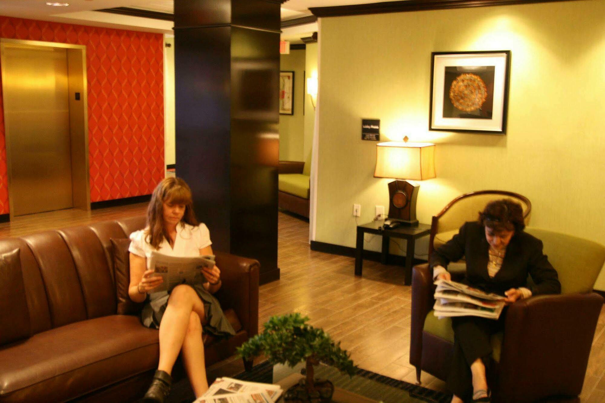 Hampton Inn Jericho - Westbury 내부 사진