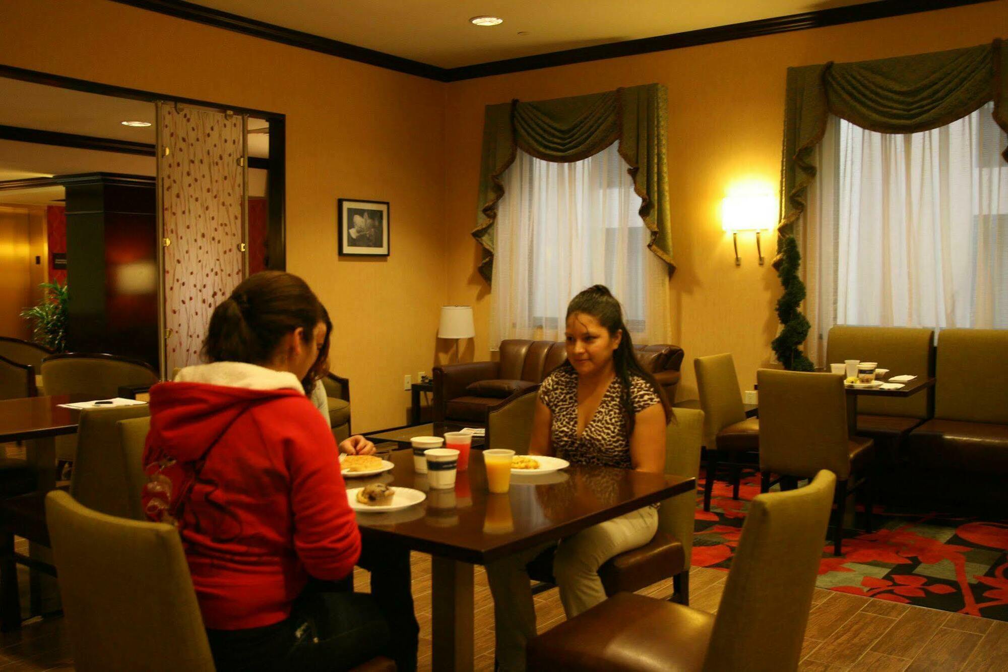 Hampton Inn Jericho - Westbury 레스토랑 사진