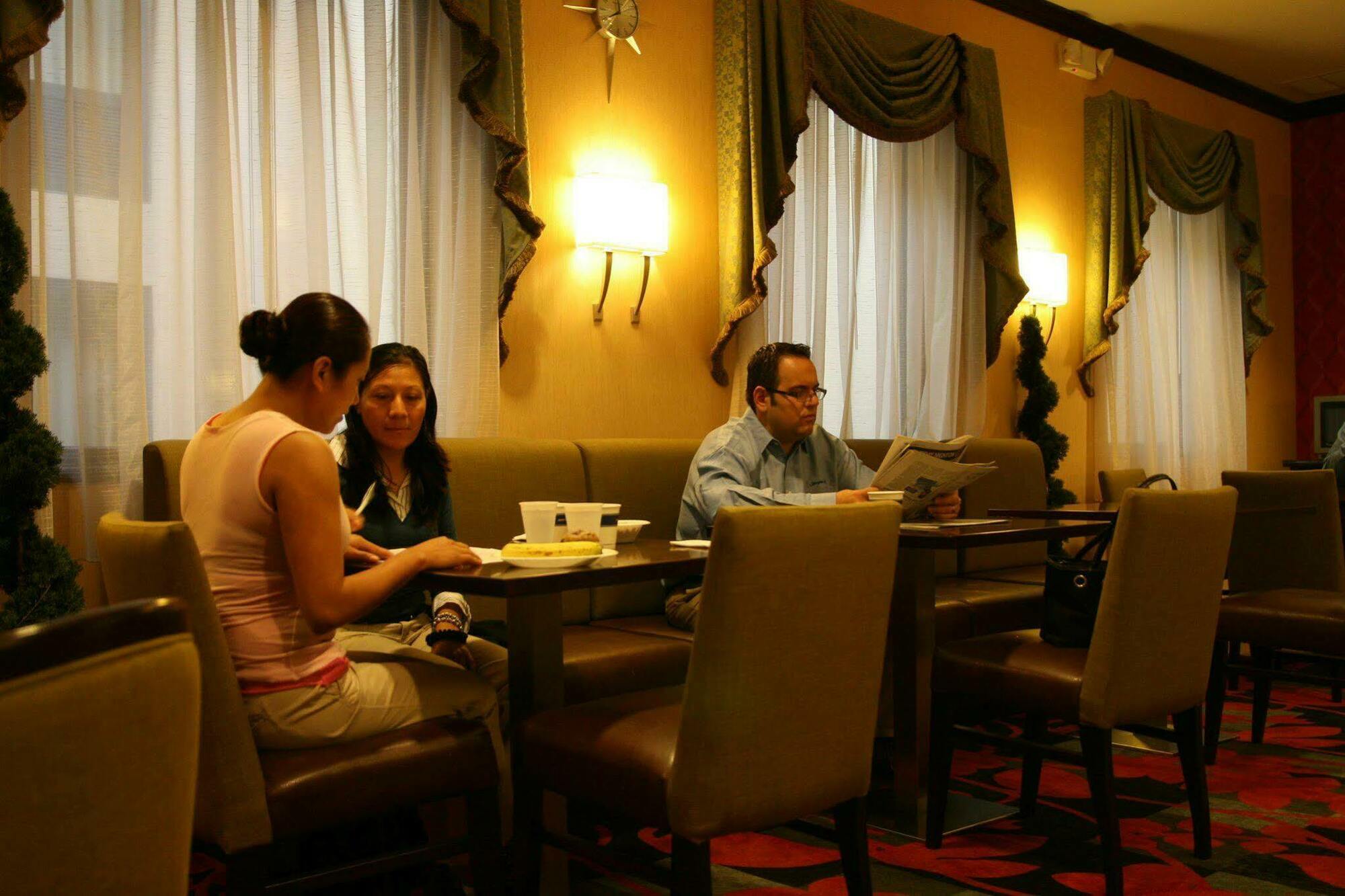 Hampton Inn Jericho - Westbury 레스토랑 사진